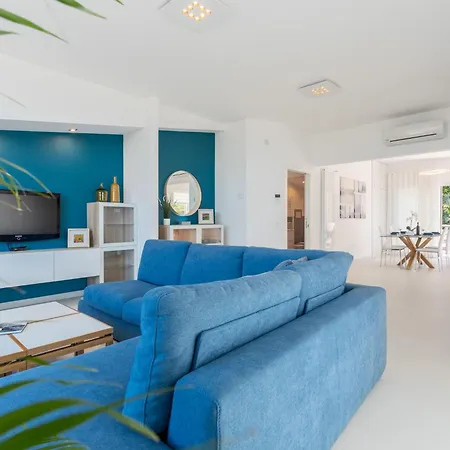 Quirat By Interhome Terrasini