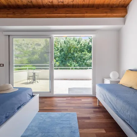 Quirat By Interhome * Terrasini